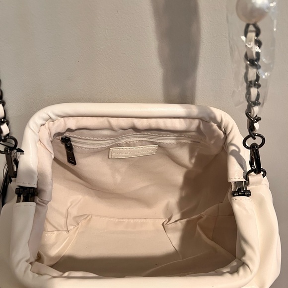 Badgley Mischka. Clutch  purse w/White Chain Strap Women's Bag - Picture 6 of 6